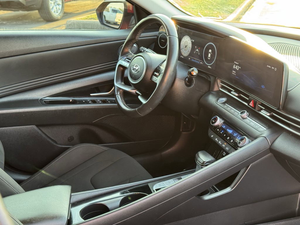 2023 Hyundai Elantra Image 13