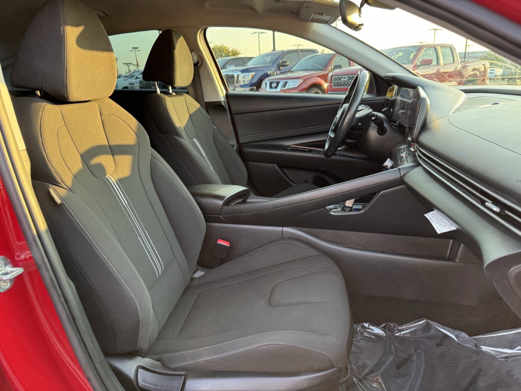 2023 Hyundai Elantra Image 25