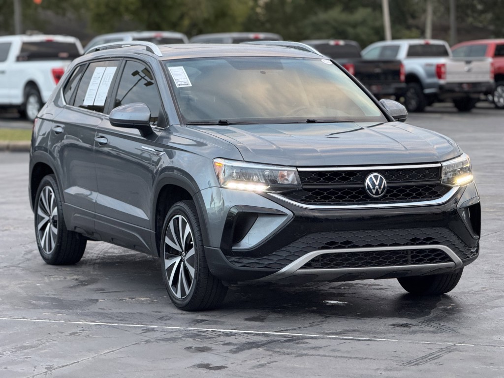 2022 Volkswagen Taos Image 3