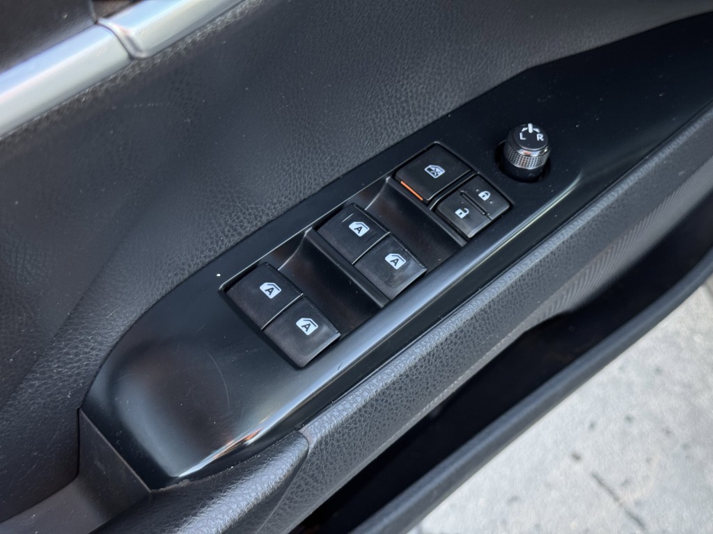 2019 Toyota Camry Image 21