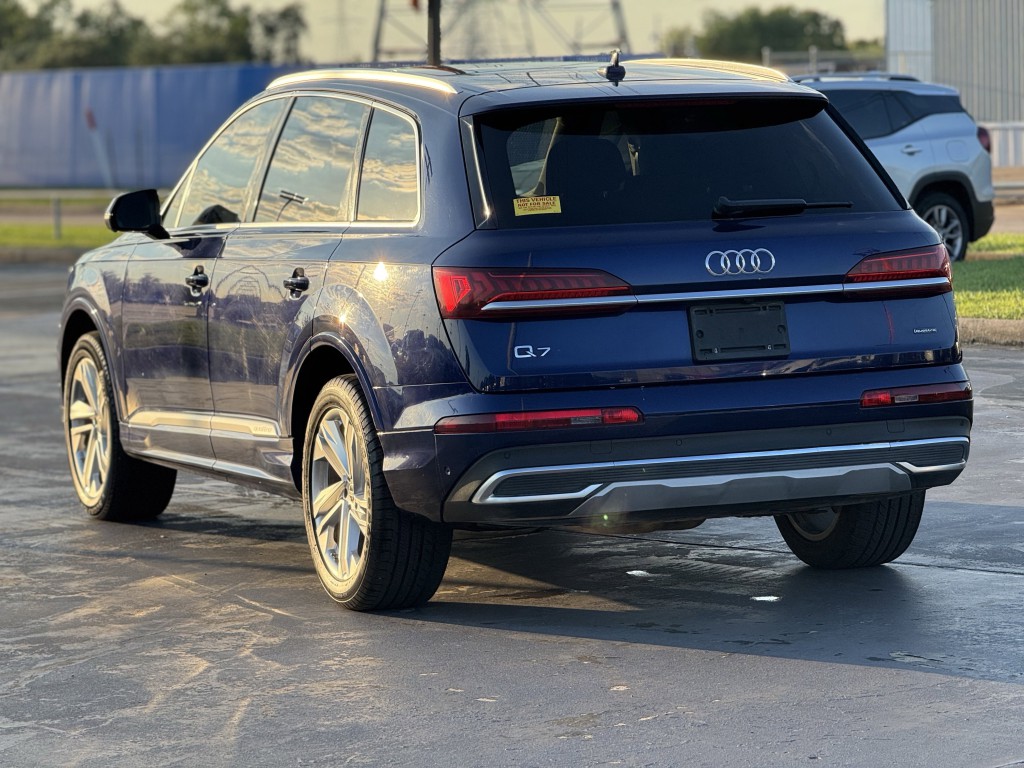2022 Audi Q7 Image 8