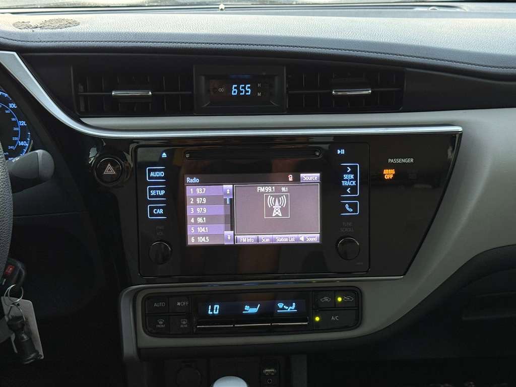 2017 Toyota Corolla Image 19