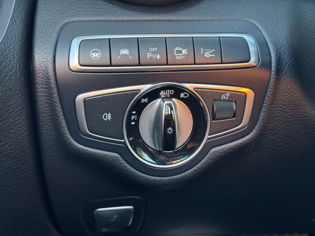 2017 Mercedes-Benz C-Class Image 31