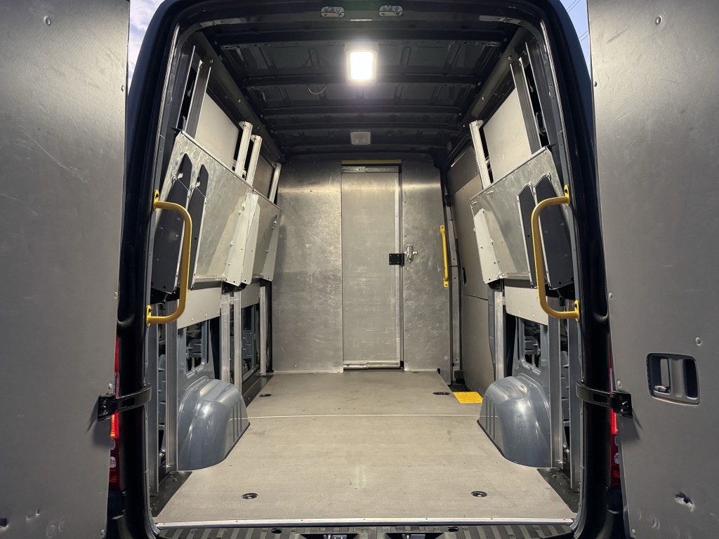 2018 Mercedes-Benz Sprinter Cargo Image 11