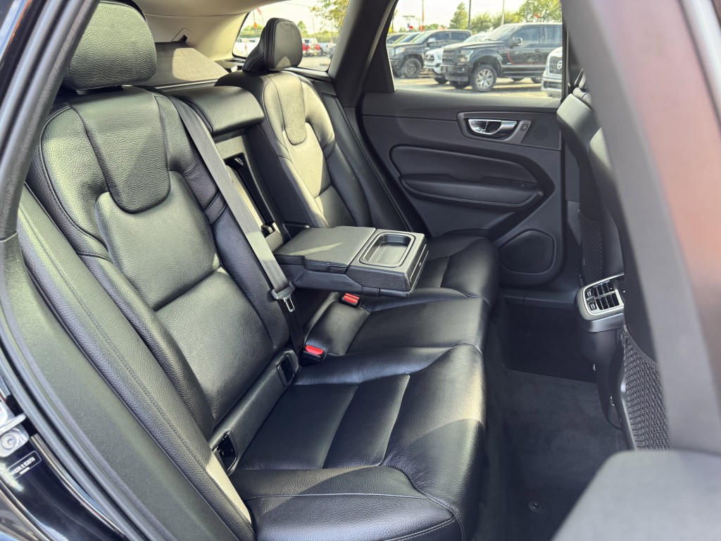 2020 Volvo XC60 Image 24