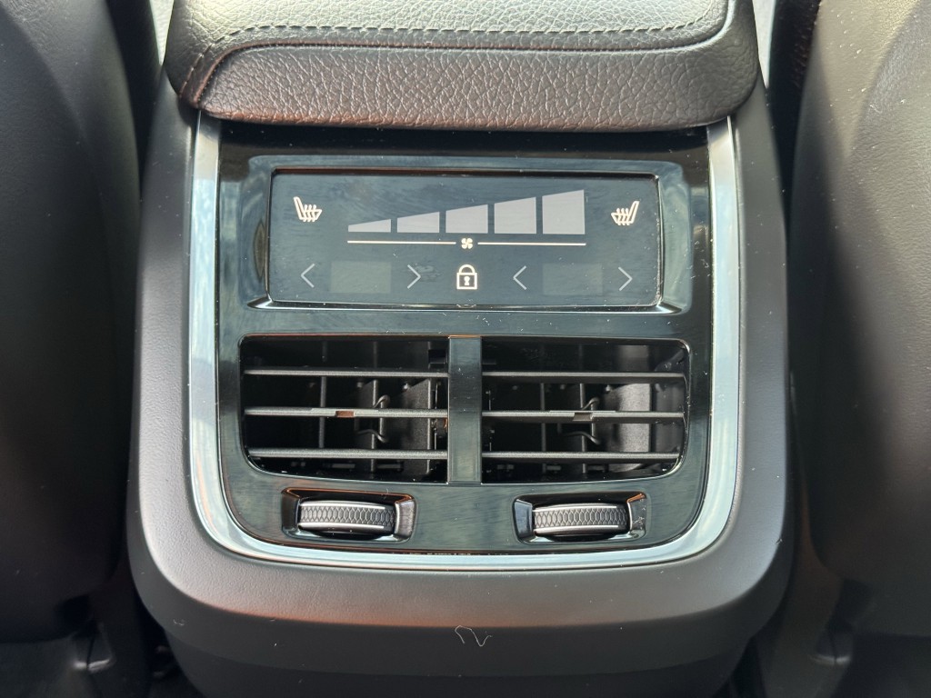 2020 Volvo XC60 Image 26