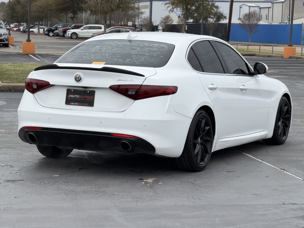 2017 Alfa Romeo Giulia Image 9