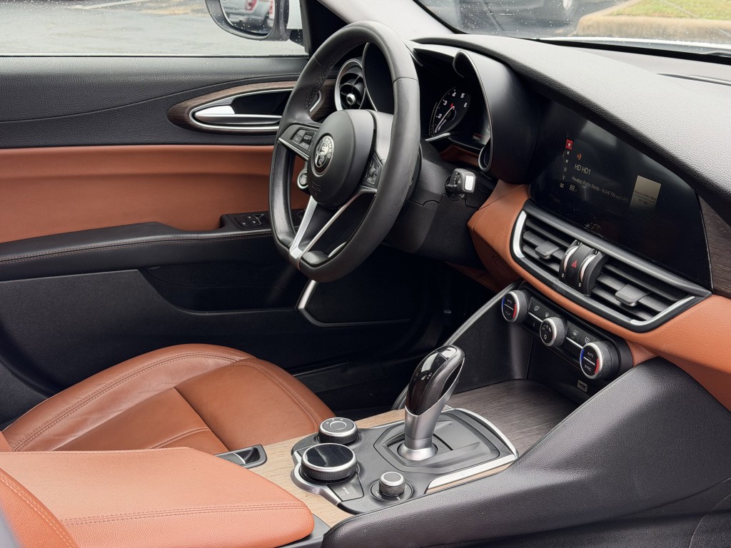 2017 Alfa Romeo Giulia Image 12