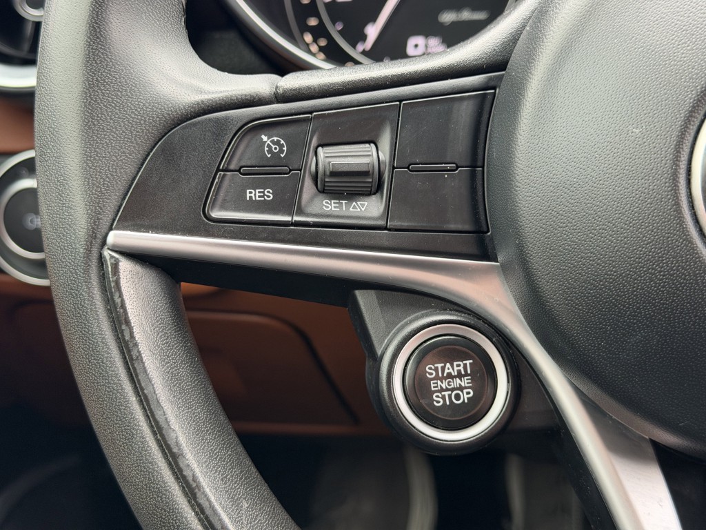 2017 Alfa Romeo Giulia Image 15