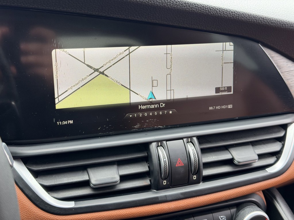 2017 Alfa Romeo Giulia Image 19