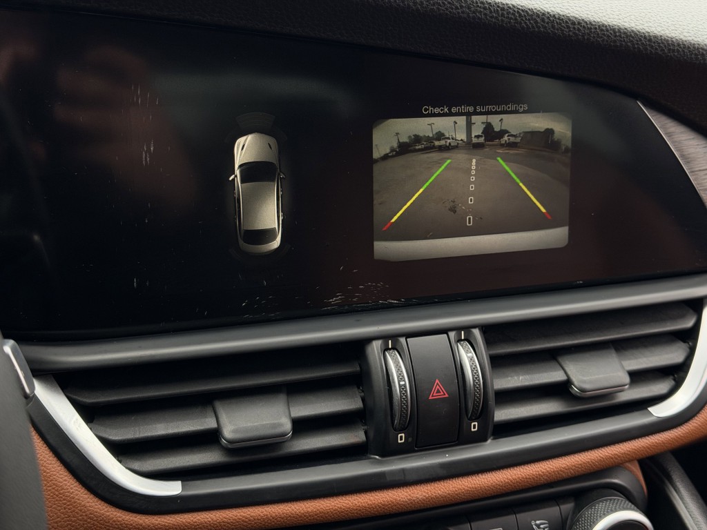 2017 Alfa Romeo Giulia Image 20