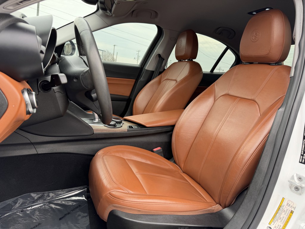 2017 Alfa Romeo Giulia Image 24