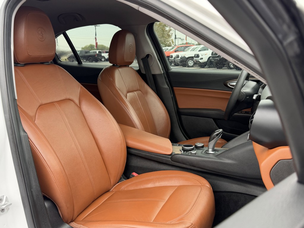 2017 Alfa Romeo Giulia Image 25