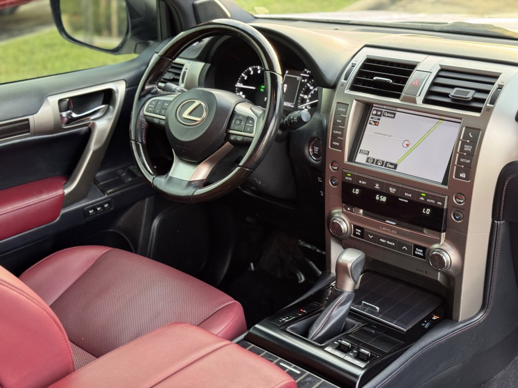 2020 Lexus GX Image 15
