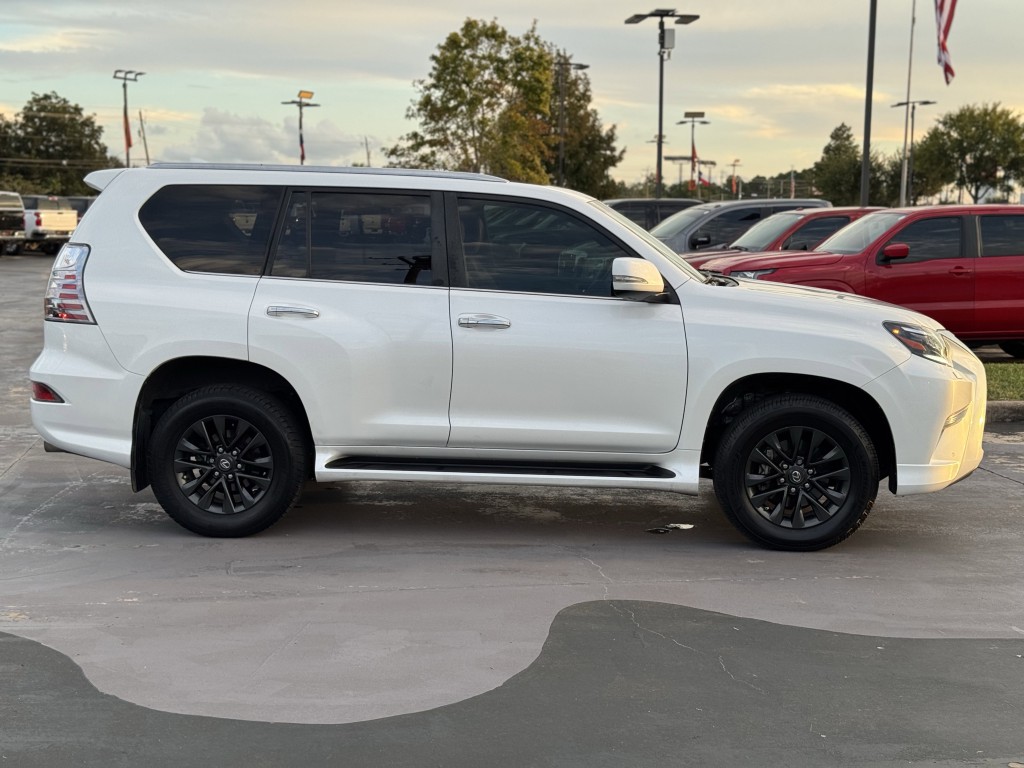 2020 Lexus GX Image 13