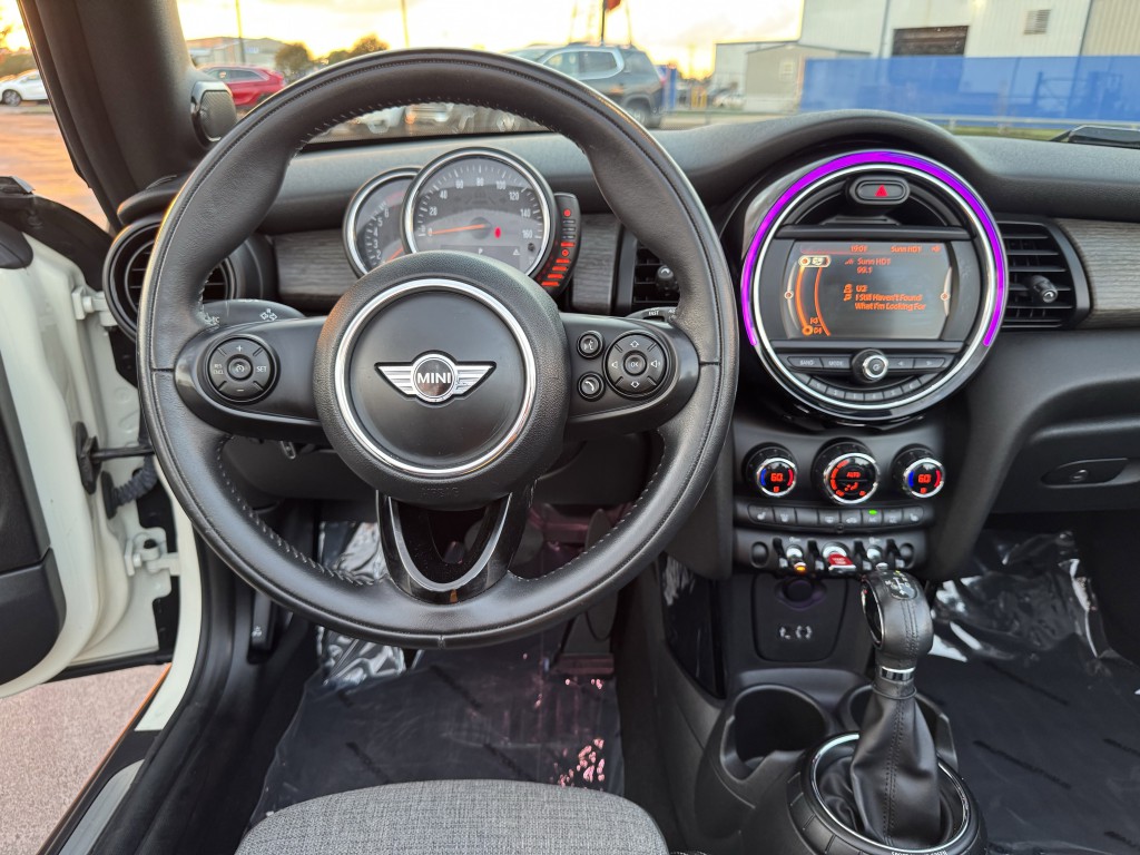 2017 MINI Cooper Image 15