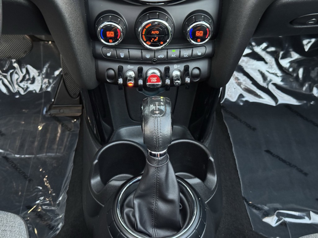 2017 MINI Cooper Image 21