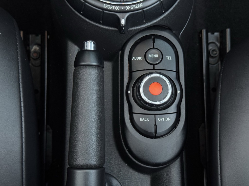 2017 MINI Cooper Image 22