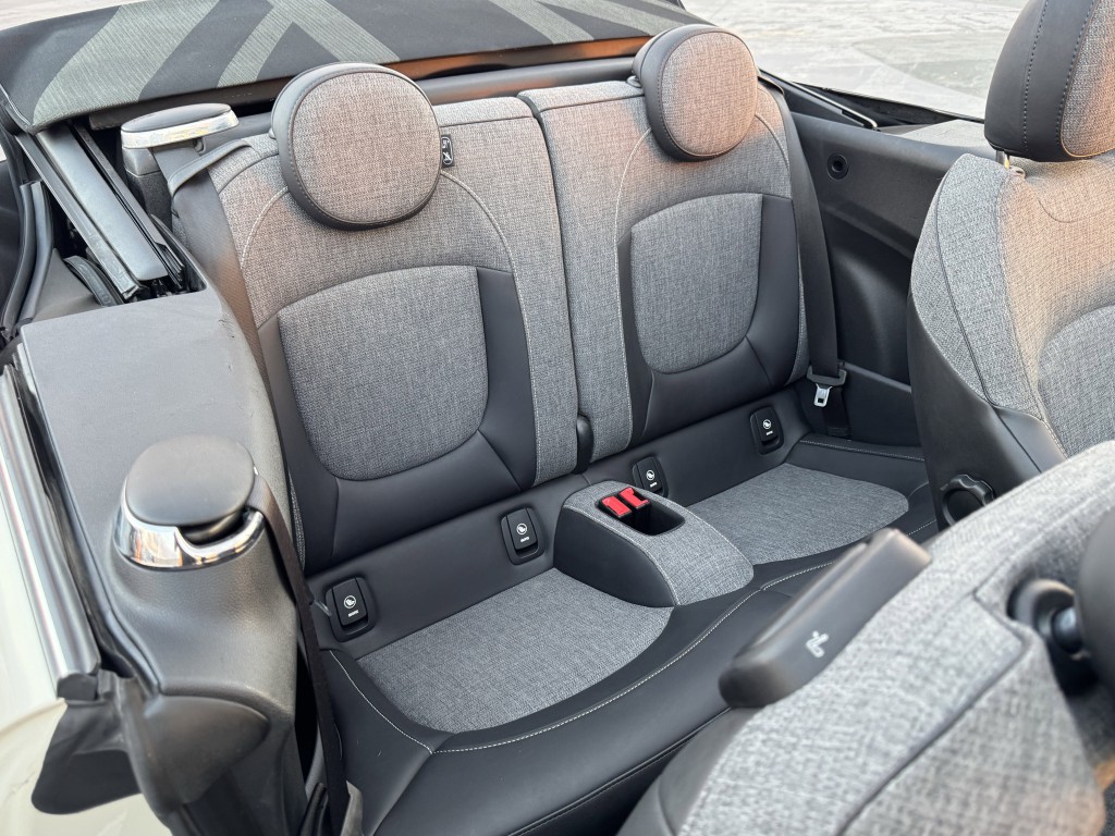 2017 MINI Cooper Image 26