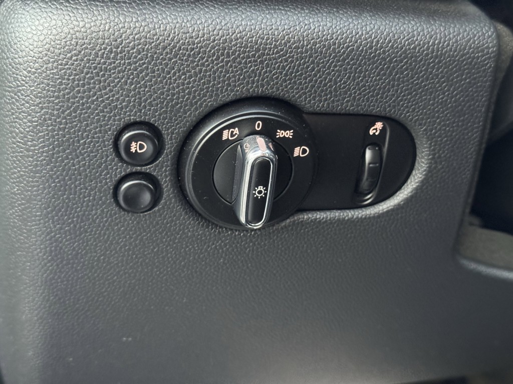 2017 MINI Cooper Image 27