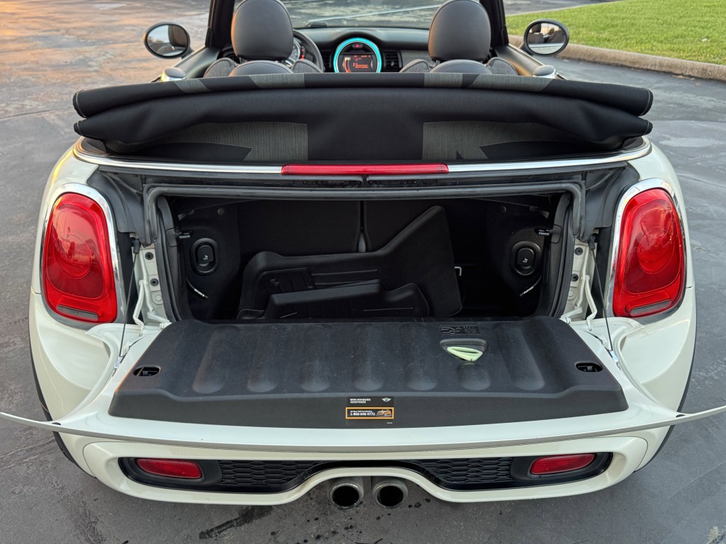 2017 MINI Cooper Image 28