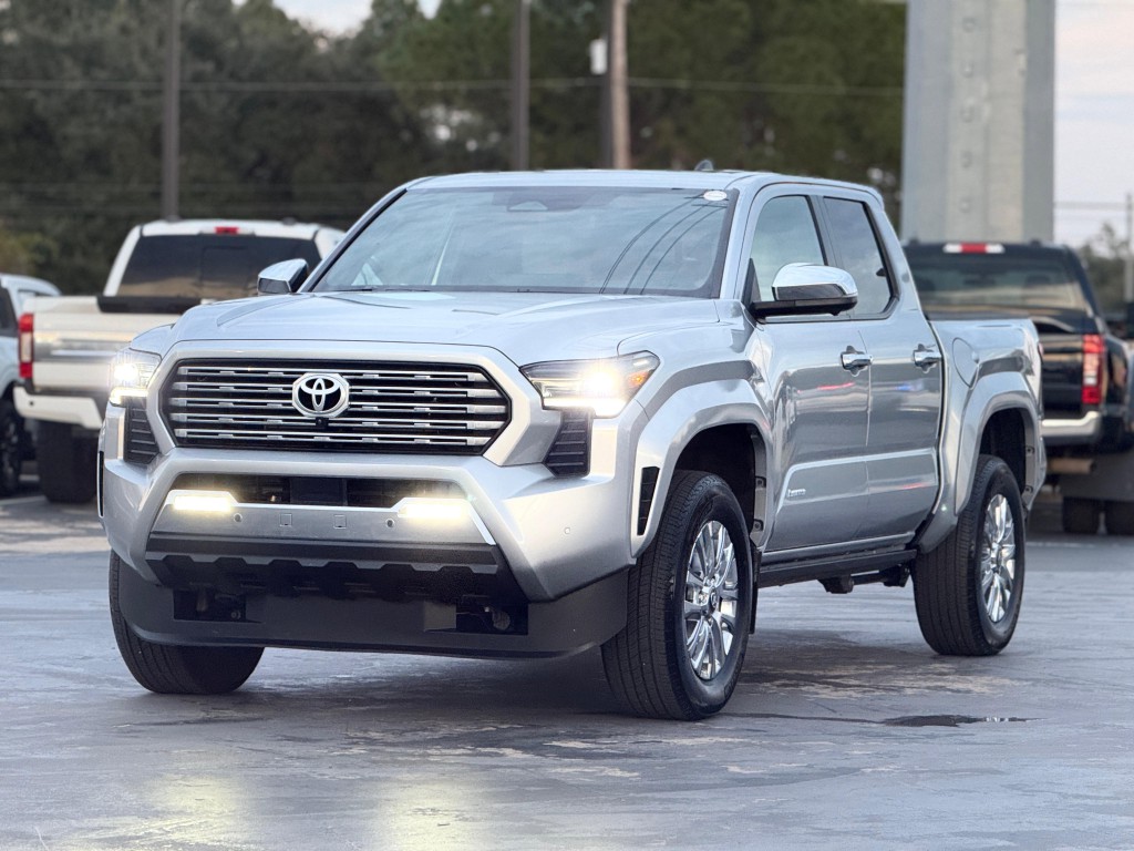 2024 Toyota Tacoma Image 8