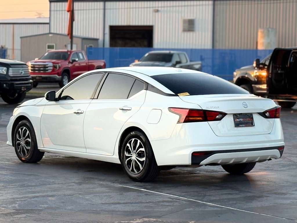 2019 Nissan Altima Image 9