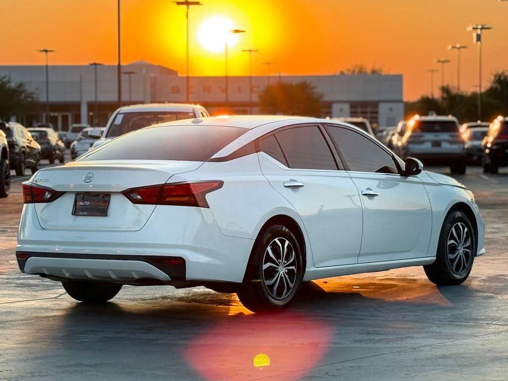 2019 Nissan Altima Image 10