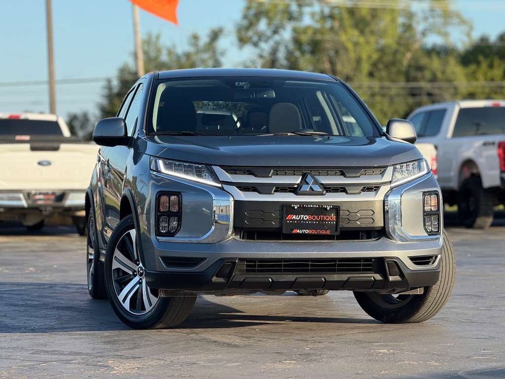 2024 Mitsubishi Outlander Image 3