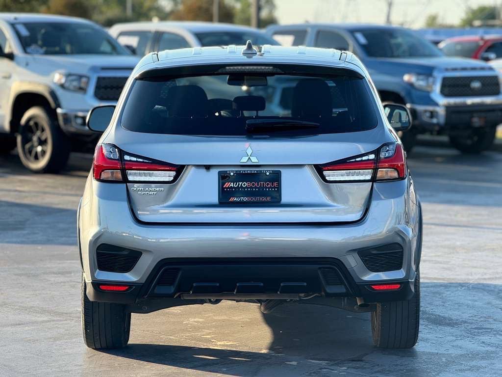 2024 Mitsubishi Outlander Image 6