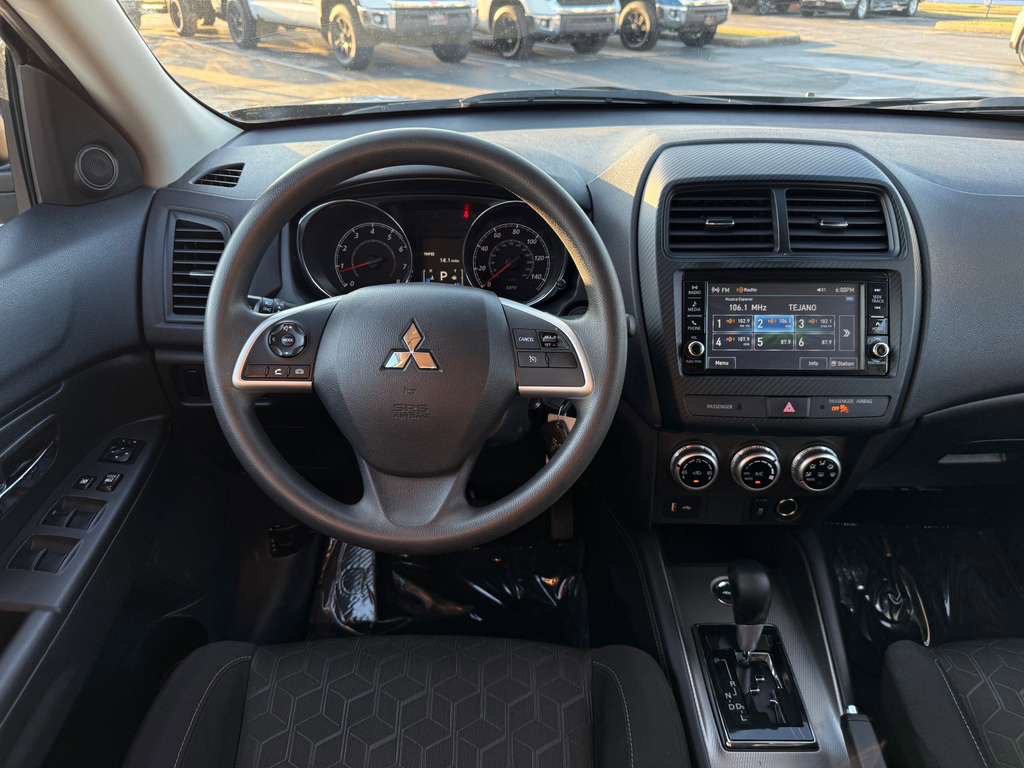 2024 Mitsubishi Outlander Image 13
