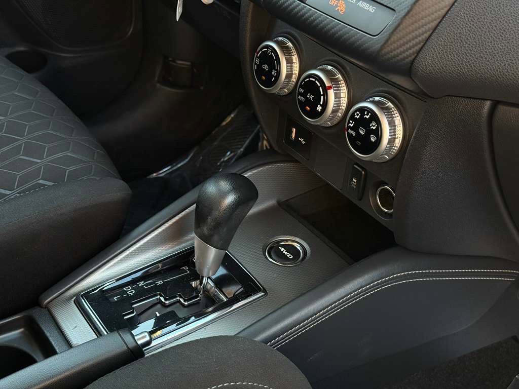 2024 Mitsubishi Outlander Image 20