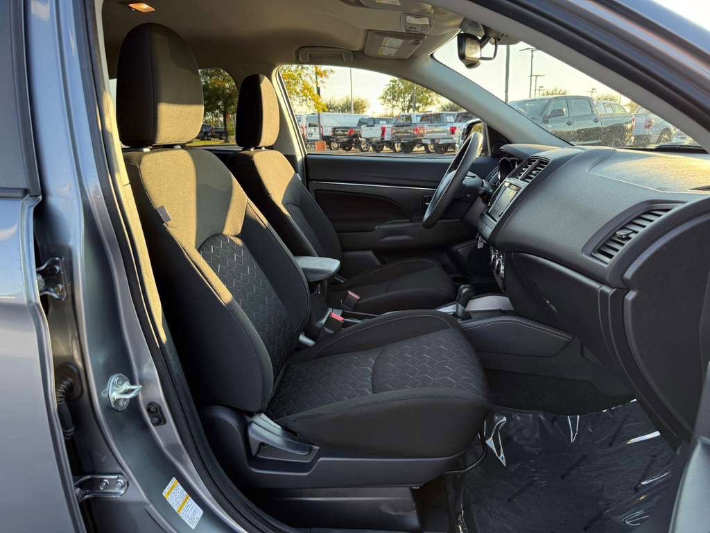 2024 Mitsubishi Outlander Image 24