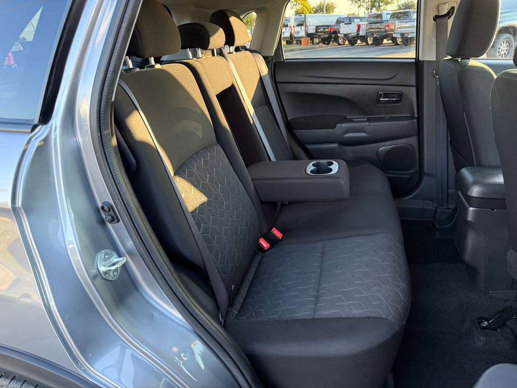 2024 Mitsubishi Outlander Image 25