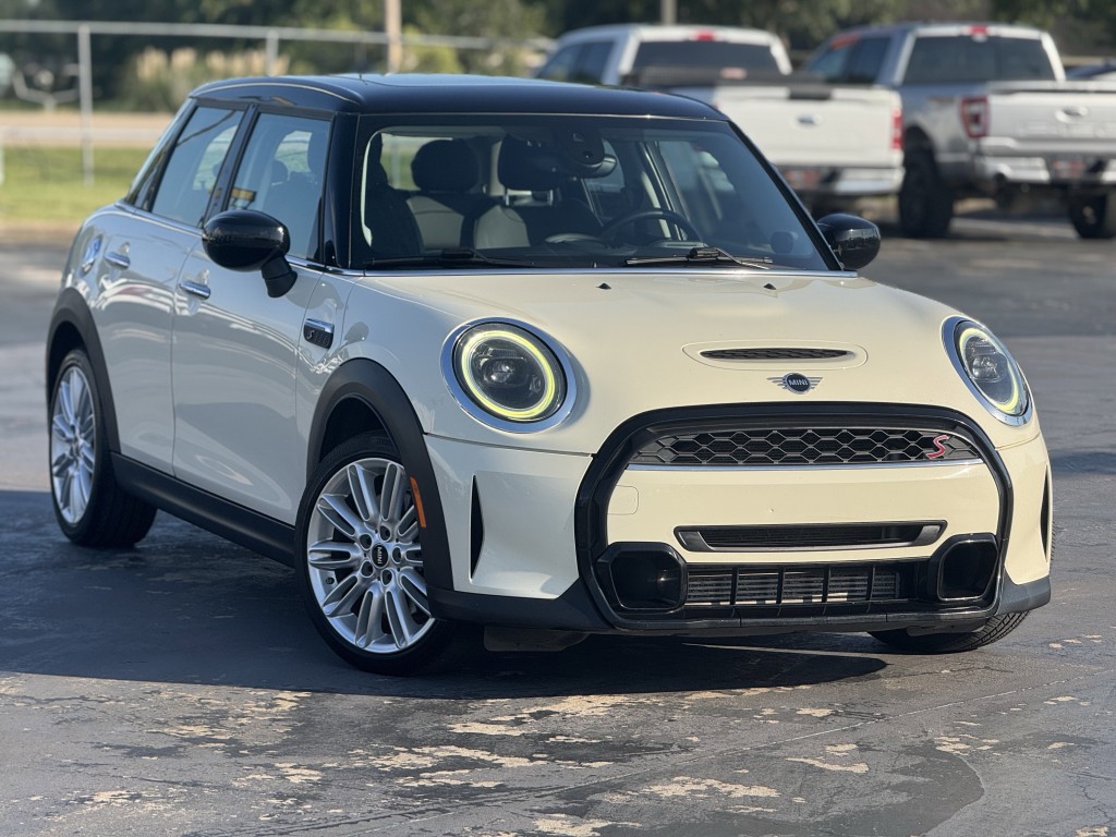 2023 MINI Cooper Image 3