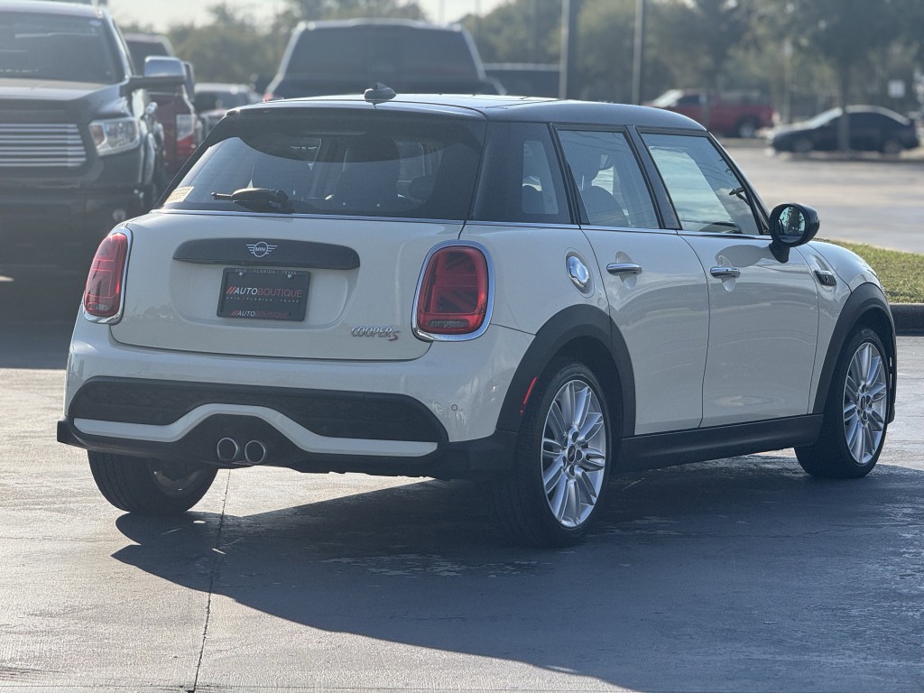 2023 MINI Cooper Image 9