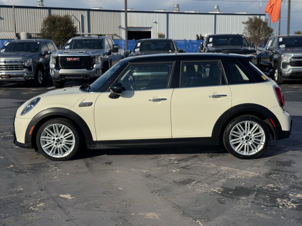 2023 MINI Cooper Image 10