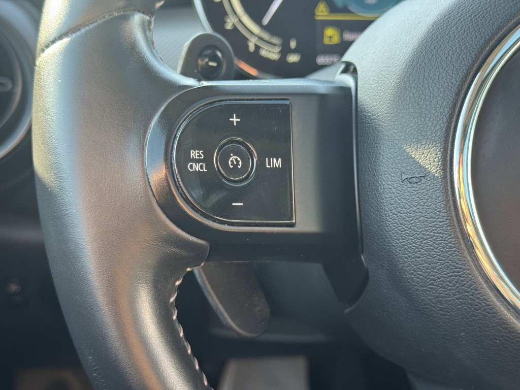 2023 MINI Cooper Image 16