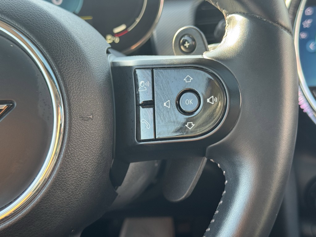 2023 MINI Cooper Image 17