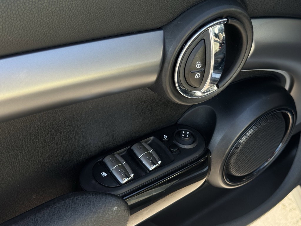 2023 MINI Cooper Image 24
