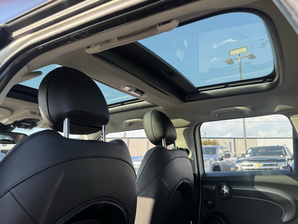 2023 MINI Cooper Image 29