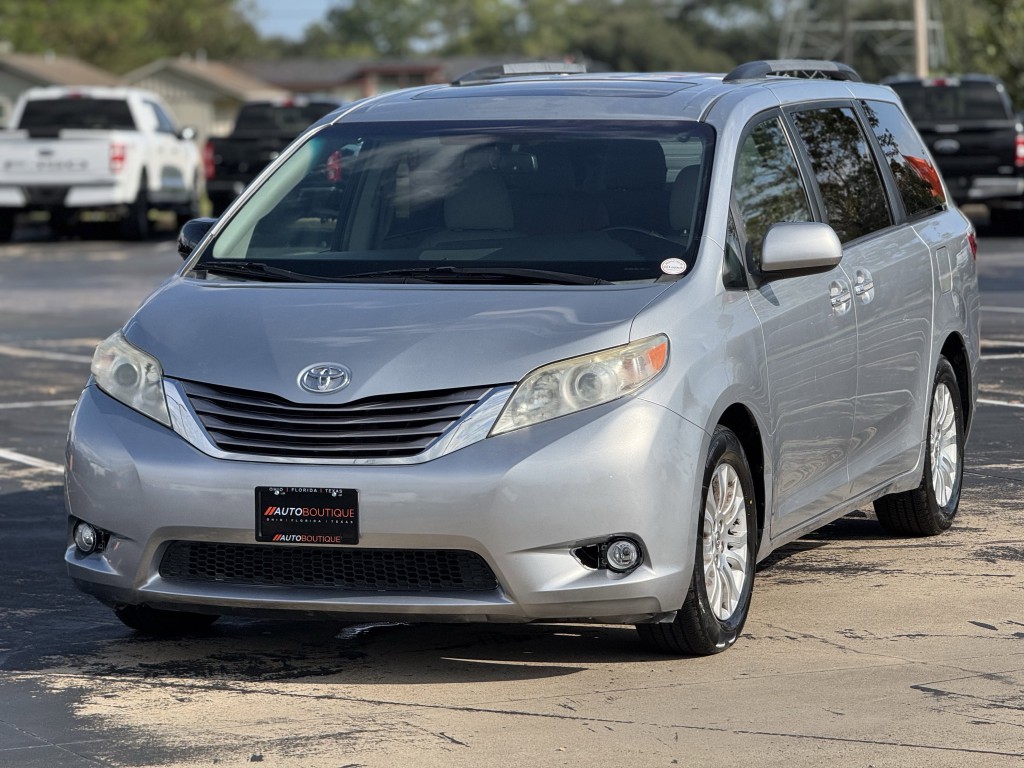 2016 Toyota Sienna Image 5