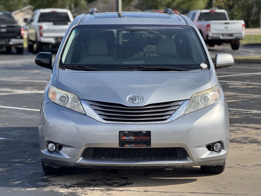 2016 Toyota Sienna Image 6