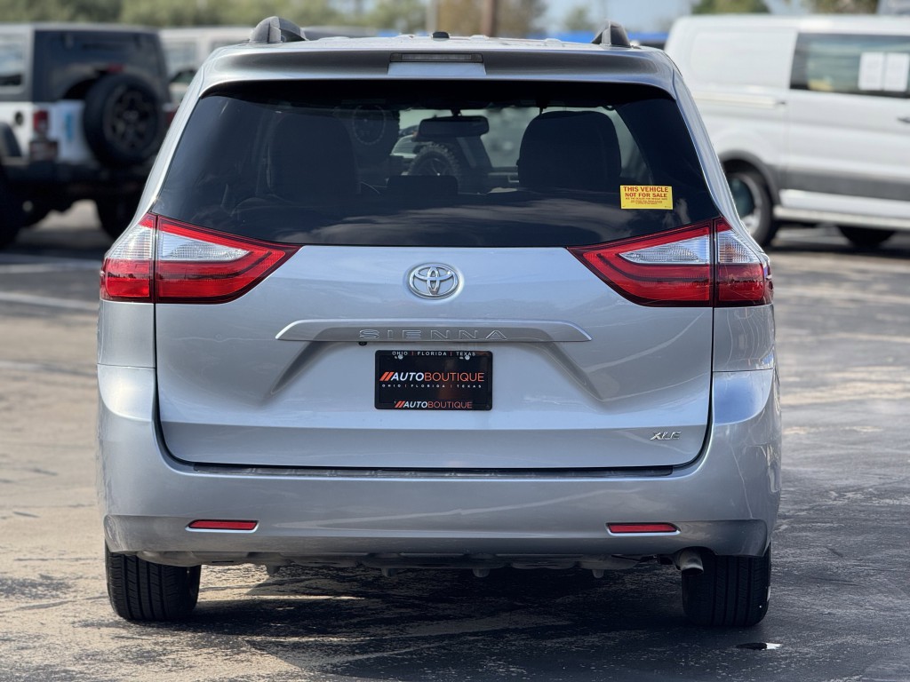 2016 Toyota Sienna Image 8