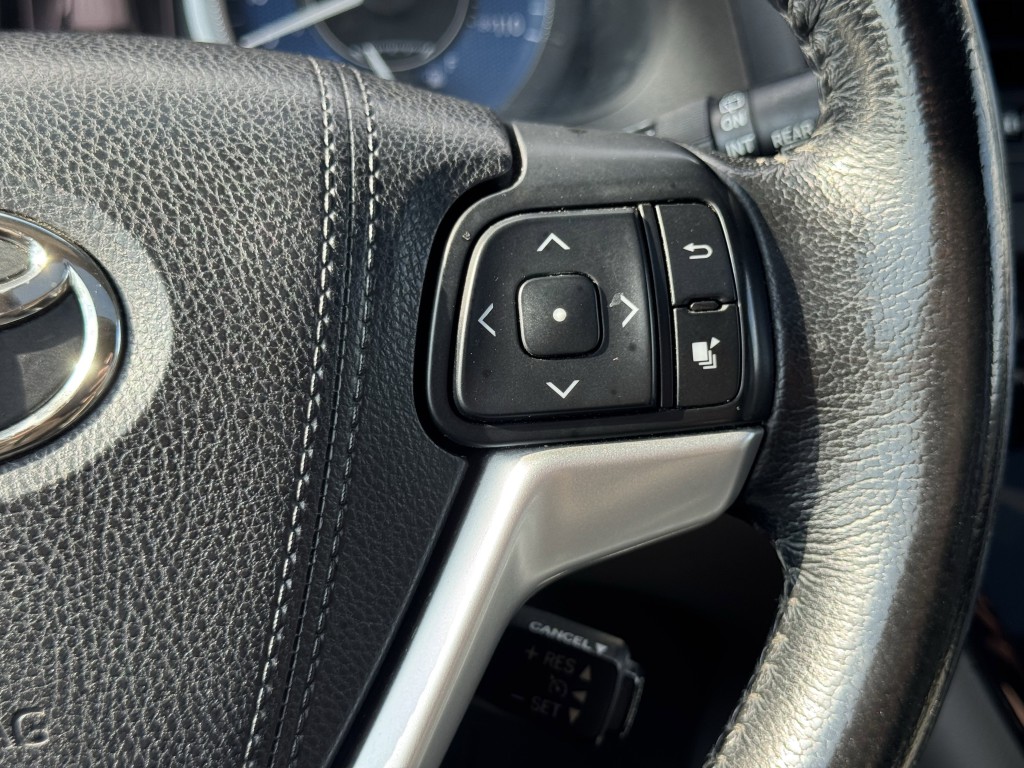 2016 Toyota Sienna Image 16