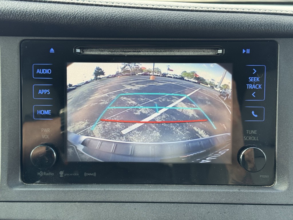 2016 Toyota Sienna Image 19