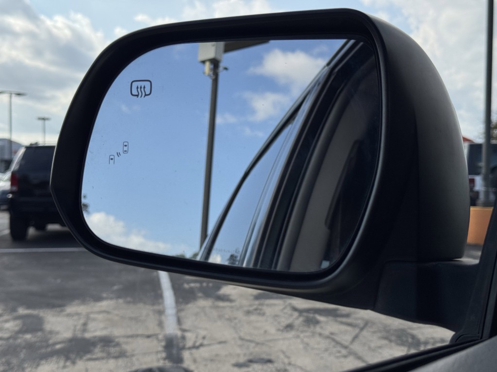 2016 Toyota Sienna Image 22