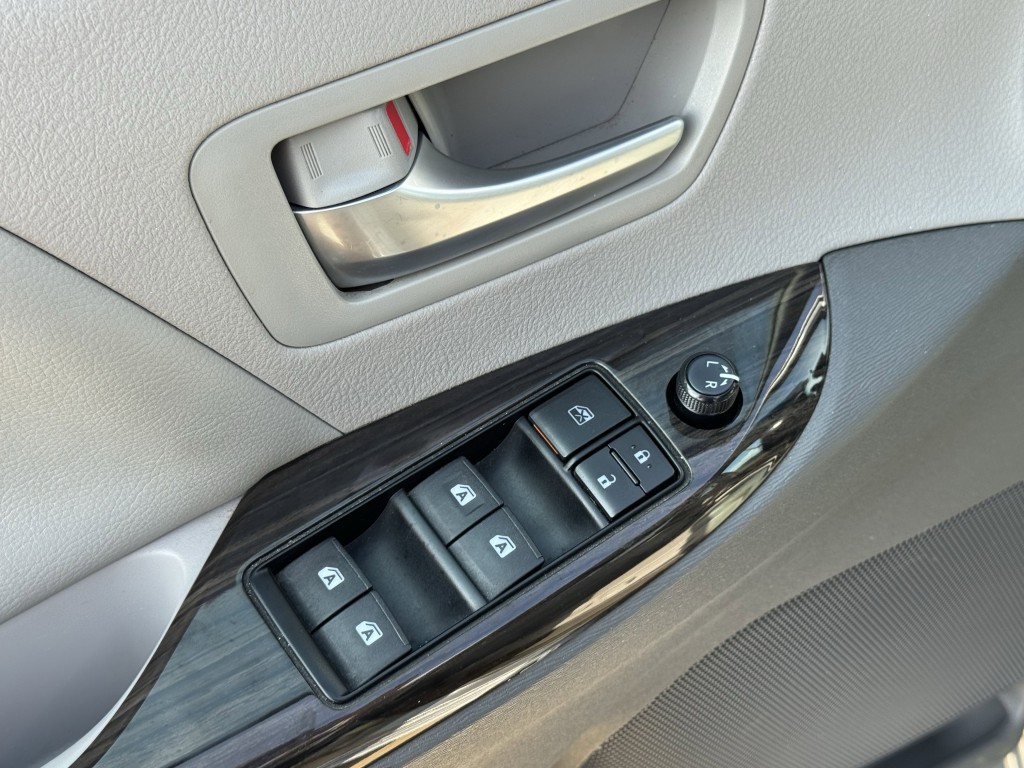 2016 Toyota Sienna Image 23