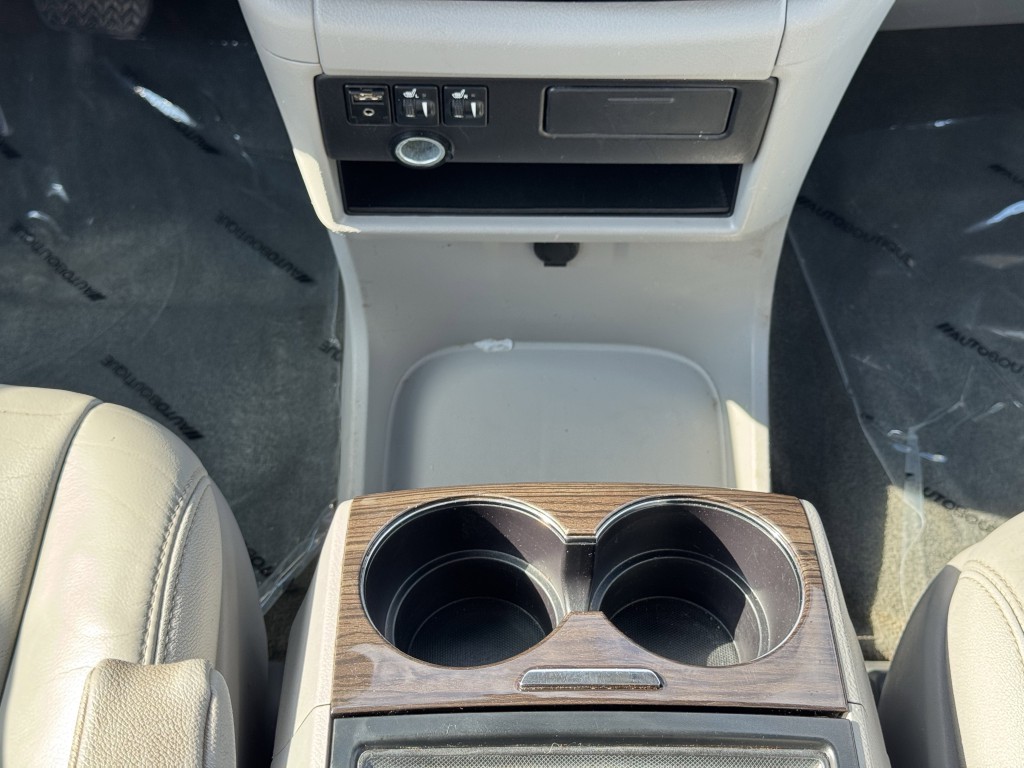2016 Toyota Sienna Image 30