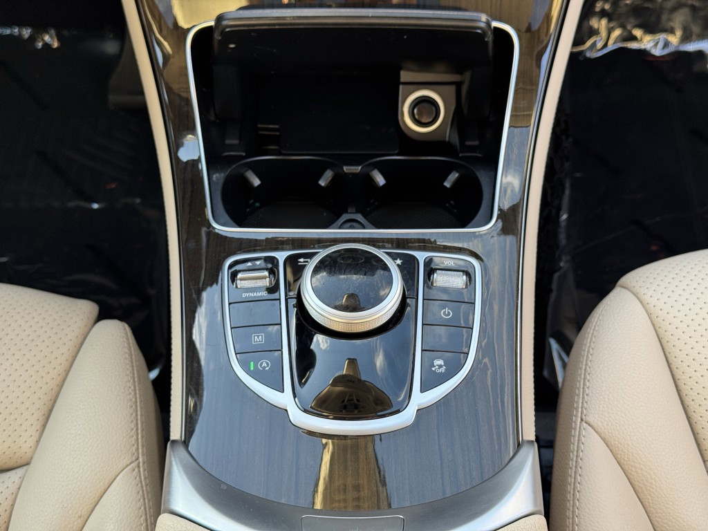 2019 Mercedes-Benz GLC-Class Image 19